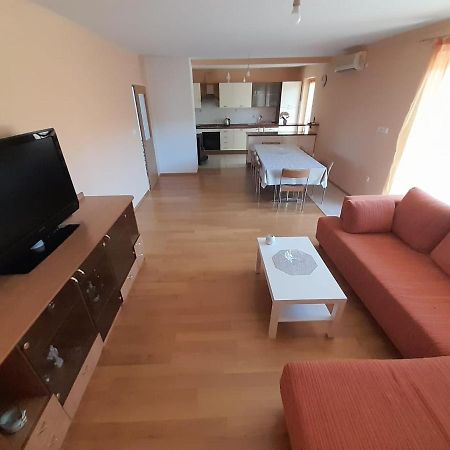Holiday Home Anita Unesic Экстерьер фото