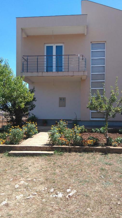 Holiday Home Anita Unesic Экстерьер фото